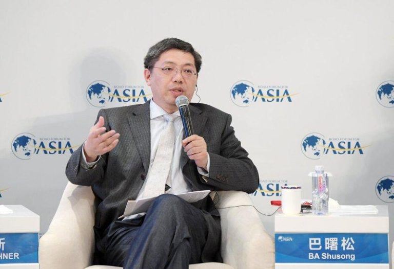 跨中港内核政经决策圈…知名经济学者巴曙松涉非法集资传被逮 知名经济学家巴曙松。(新华社数据照)