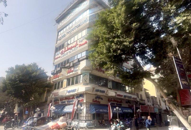 塔立克原本只是个推车叫卖「口秀丽」的街头摊贩,后来创建埃及最大的口秀丽王国。此为...