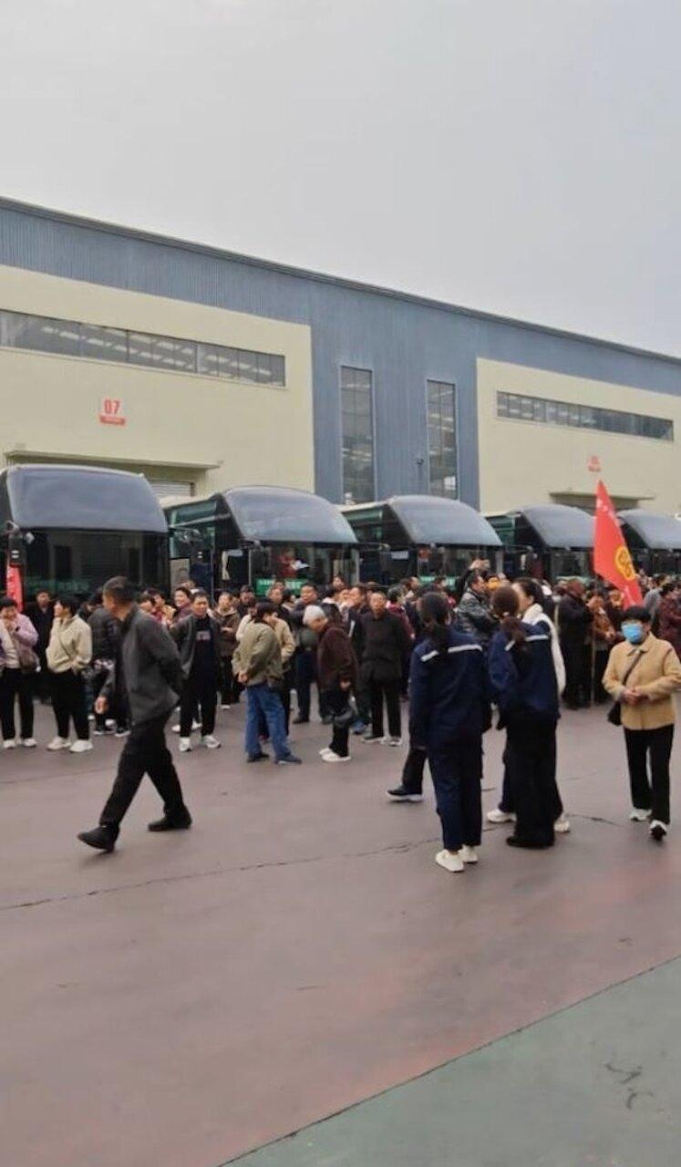 崔培军一口气请4000多名员工父母免费旅游,活动全程由企业承担费用。(取材自极目...