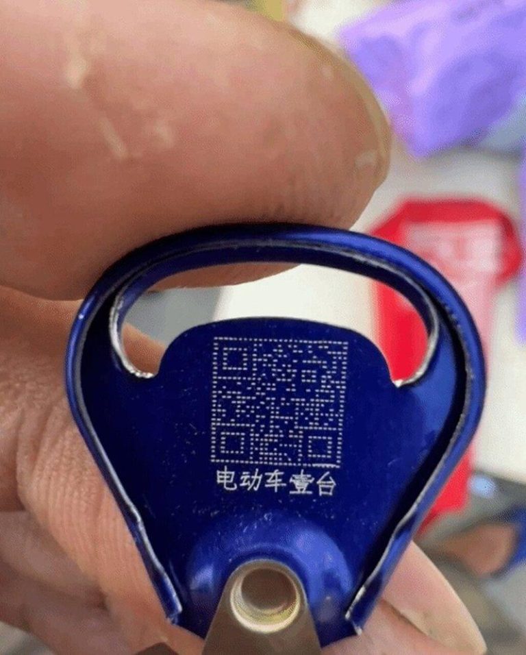 以为是假的…粤男抽中电动车 二维码发网上询问 没想到… 广东一男子买啤酒抽中电动车大奖,将中奖二维码发网上询问后被他人扫走核销。(取材自洪观新闻)