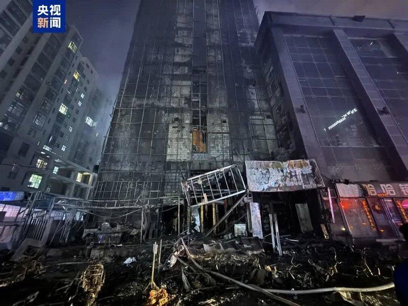 山西太原市28日晚间1处高层建筑着火,目前已知3人死亡。(取材自央视新闻)