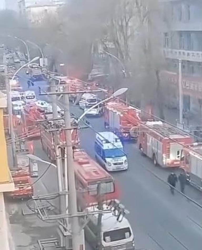 黑龙江牡丹江市1处楼房坍塌 9人被困 黑龙江省牡丹江市海林市海林镇一处建筑发生部分坍塌,有9人被困,目前正救援中。(取材自新京报)