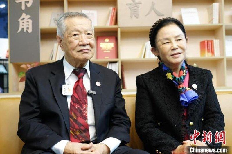 李昌钰和蒋霞萍先前接受采访现场。(取材自中新网)