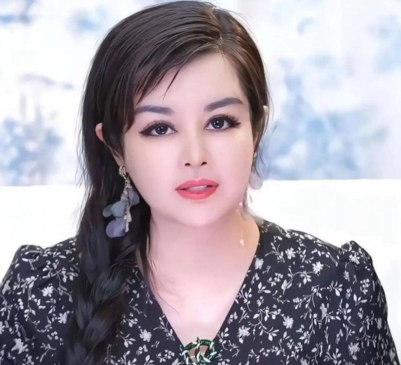 中国女富豪于文红自曝给富人权贵换年轻人血液「保持青春」,引发关注。(取材自南方娱...