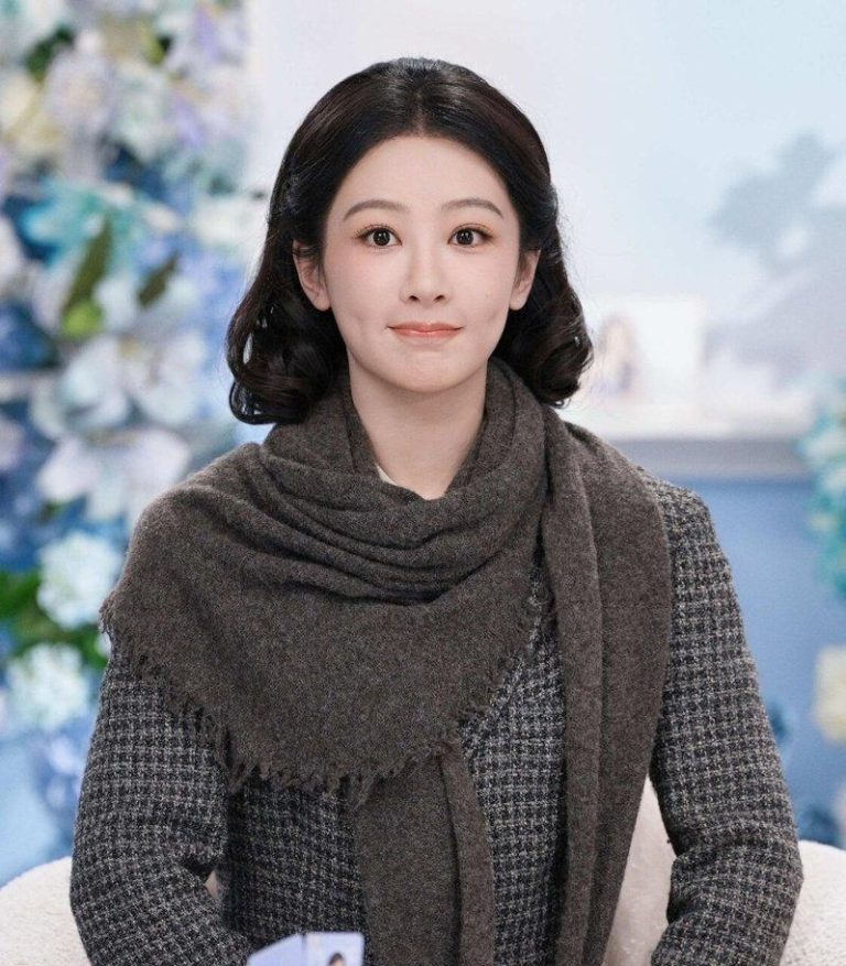 杨紫谈如何爱自己，其中一个是「戒色」。(取材自微博)