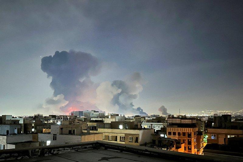 伊朗德黑兰一起爆炸后升起浓烟。 路透