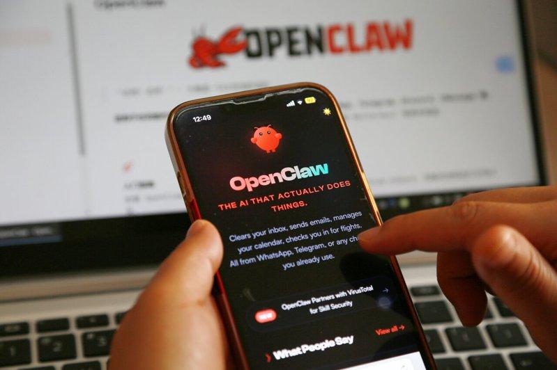 OpenClaw近来在中国暴红,不少人惊呼「中国人拥抱AI的速度和热情令人叹为观止」。(新华社)
