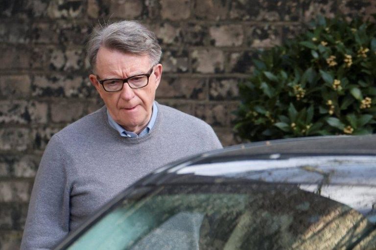 英国前驻美大使卷艾普斯坦丑闻 要求高额资遣费 英国前驻美大使曼德森(Peter Mandelson,图)因为卷入美国已故性犯罪富豪艾普斯坦丑闻,去年9月遭解职。路透