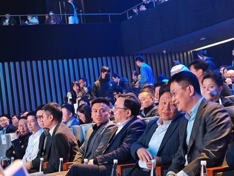 新一代小米SU7发布会请来半个车圈嘉宾,多位车企大佬现身。(取材自快科技)