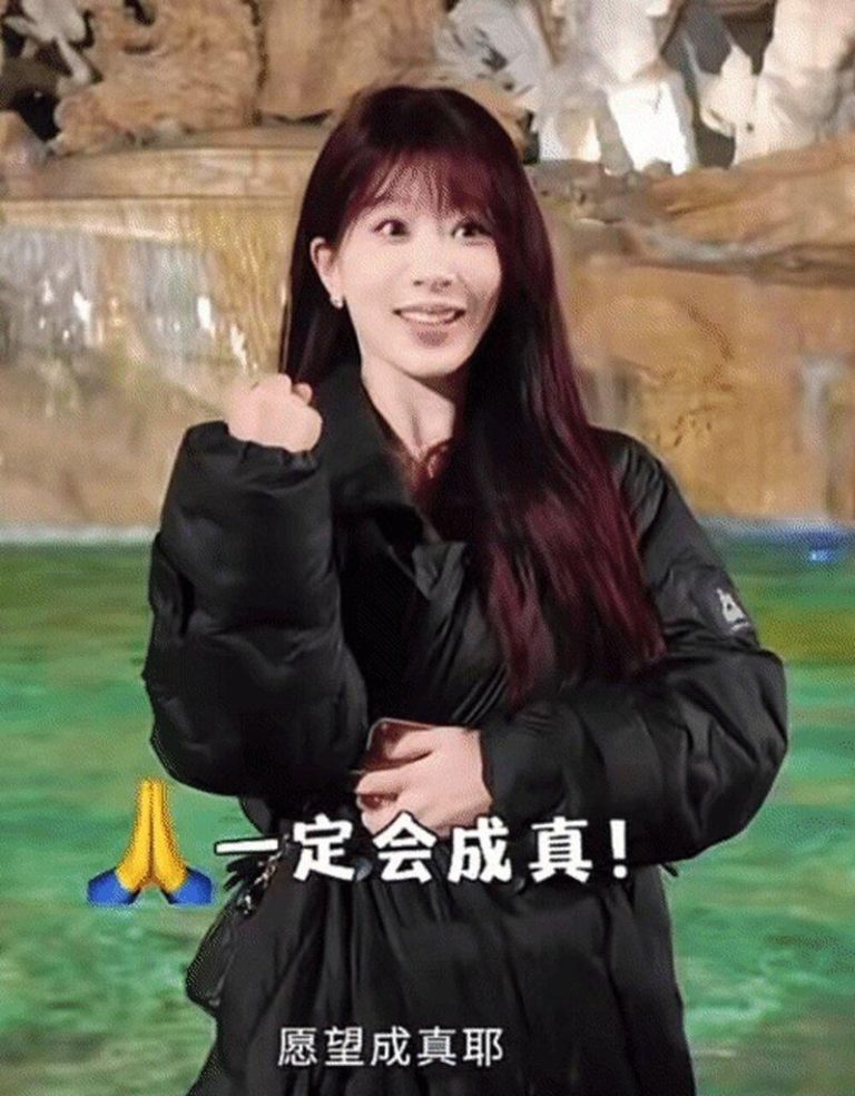 杨紫许愿报身分证号 网笑:「实名制」不怕神明找不到人 杨紫在喷泉前主动报身分证号码,「实名制许愿」超搞笑。(视频截屏)