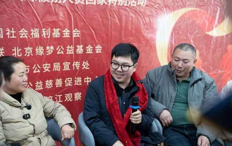 36年后一家团聚。(取材自红星新闻)