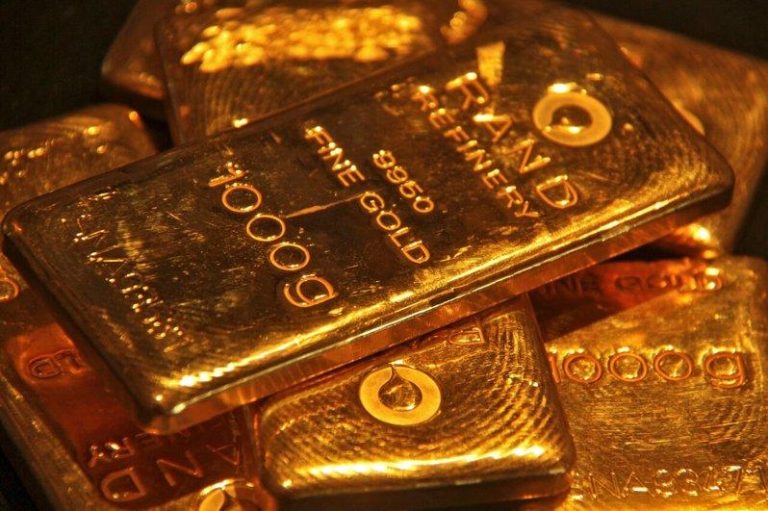 伊朗战争未歇…金价本周却暴跌近10% 3理由导致黄金避险功能失灵 伊朗战争打得如火如荼,通常不确定性会激升黄金作为避险资产的买盘,不料金价本周竟暴跌9.5%,周线跌幅是逾14年来最大。(路透)