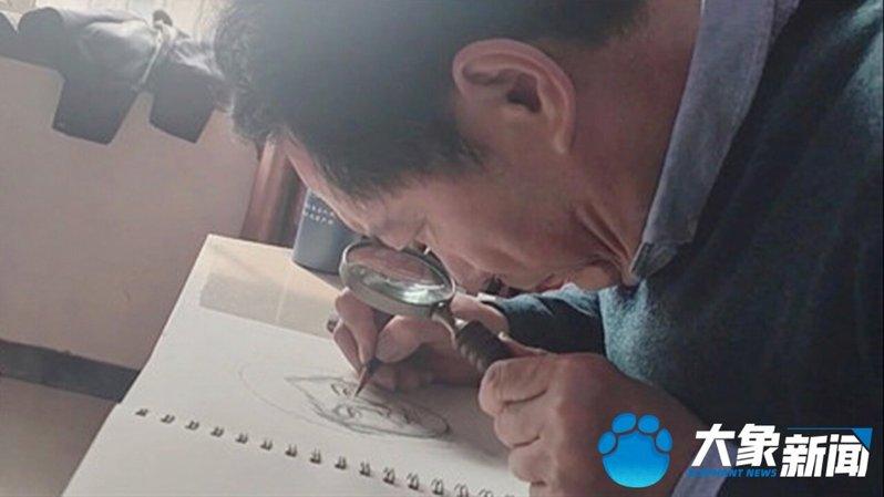 林宇辉为「梅姨」绘制画像。(取材自大象新闻)