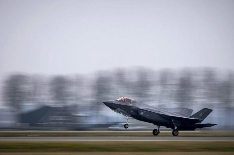 全球首例…伊朗击中美F-35战机 呛「击落不可一世与傲慢」 全球最先进战斗机之一F-35隐形战斗机传出疑遭伊朗砲火命中,且是「全球首次击中」;。图为数据照。(欧新社数据照片)
