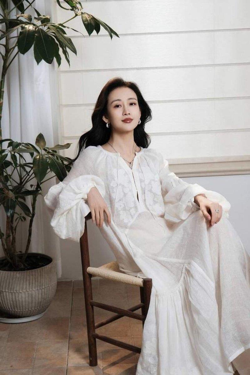 王鸥在镜头前自爆恢复单身引发热议。(取材自微博)
