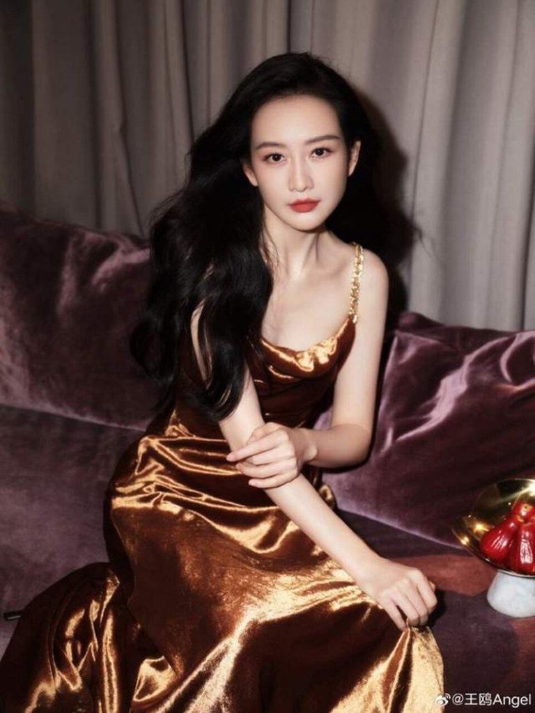 与何九华5年绯闻…王鸥自爆单身 洗不掉隐婚生子疑云 王鸥在镜头前自爆恢复单身引发热议。(取材自微博)
