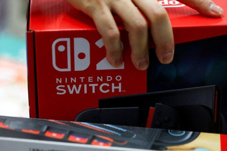 宝可梦也救不了美国买气 任天堂Switch 2年终销售未达标 减产1/3 任天堂Switch 2年终销售未达标,本季生产目标下调三分之一至400万台。(路透)