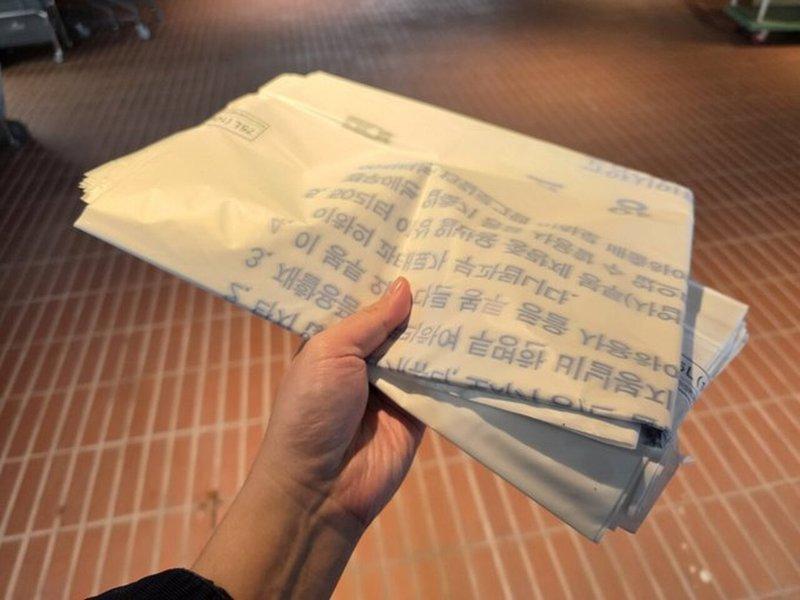 南韩出现「垃圾袋之乱」。(取材自X平台@larvarabbit)(若有侵犯著作者权益,请连络删除。)This image(video) is used for news reporting purposes, please contact us for removal if there is a copyright issue.