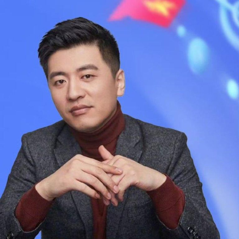 中国网红补教名师张雪峰24日中午跑步时心源性猝死，享年41岁。（取材自张雪峰个人微博）
