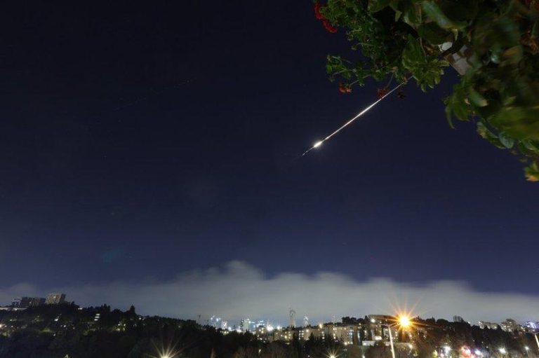 伊朗飞弹突破以色列空防系统 引发拦截弹失灵忧虑 以色列的「铁穹」(Iron Dome)阻挡短程火箭和炮弹。(欧新社)