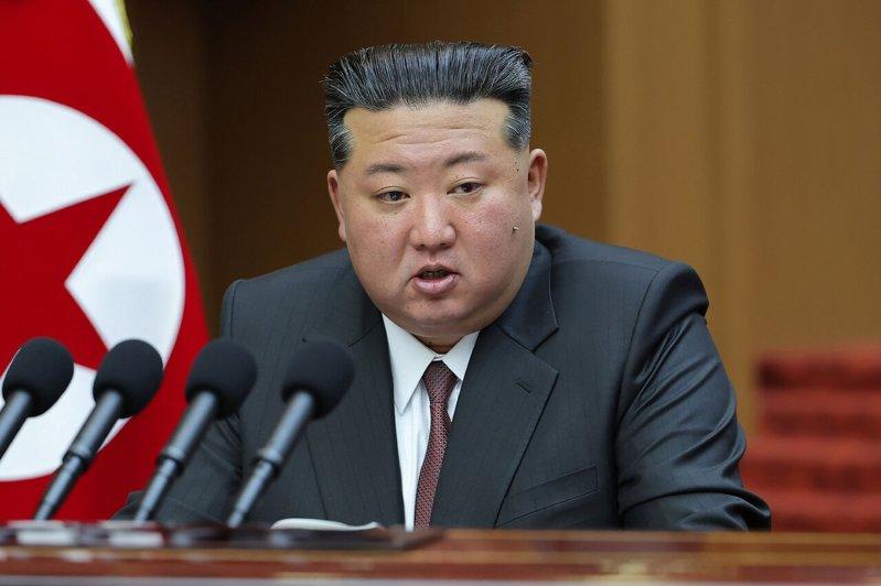 北韩领导人金正恩回电大陆国家主席习近平,称朝鲜方面要继续深入发展朝中友好合作关系的立场坚定不移。(美联社)