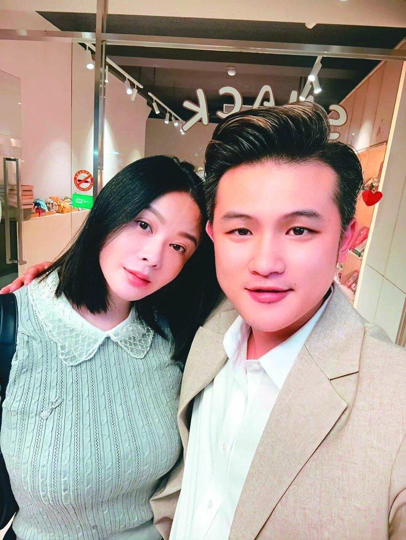 梁轩安(右)发生再多状况,萧淑慎都没想要离婚。(取材自脸书)