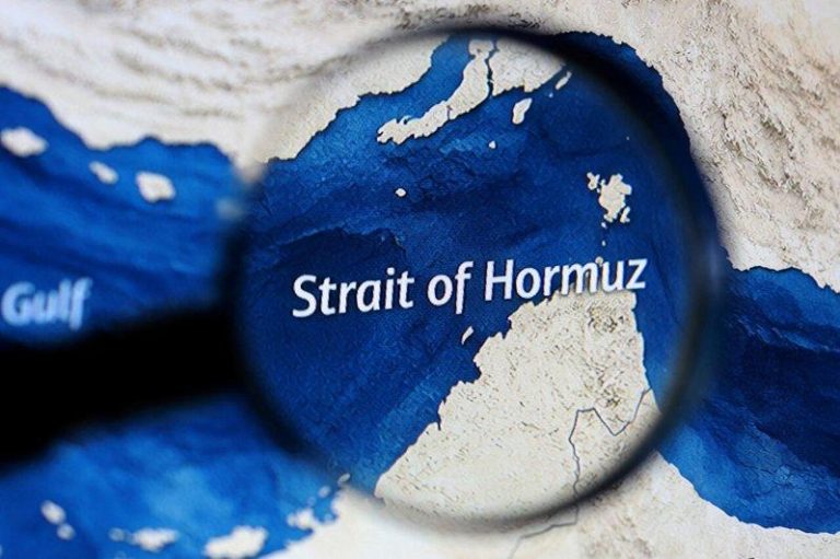 伊朗对行经荷莫兹海峡（Strait of Hormuz）的船只强制征收「安全通行费」。示意图（路透）