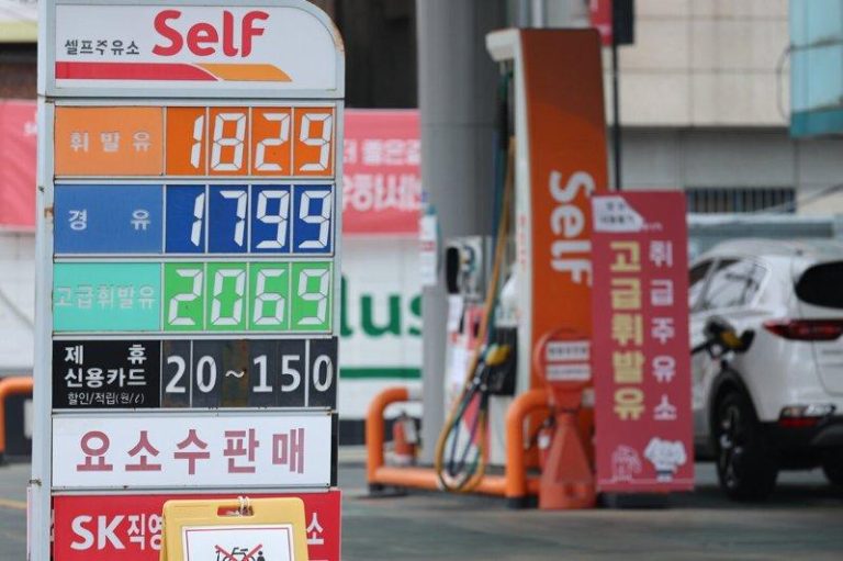 南韩稳物价 将追加173亿美元预算 首尔当局的支出计划编列10.1兆韩元用于缓和高油价冲击,其中包括支应全国油价冻涨...