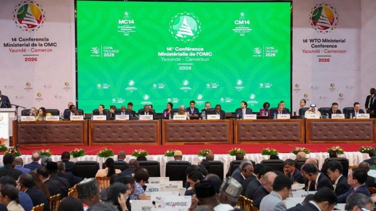 WTO遭边缘化? 电商延长暂免关税协议破局 世界贸易组织(WTO)在喀麦隆举行的第14次部长会未能将电子商务暂免关税规定再予...