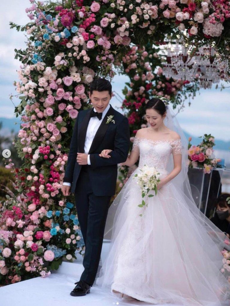 孙艺真甜嫁玄彬4周年 罕晒未公开婚照放闪告白 孙艺真(右)分享和玄彬(左)未曝光的结婚照。(取材自Instagram)