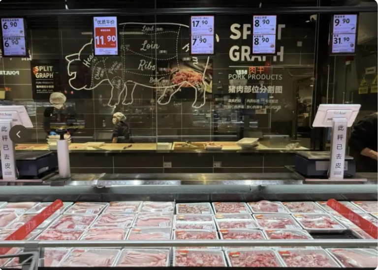 猪肉价跌至成本以下 中国当局开展冷冻收储 猪肉贱价伤害农民利益,近期中国商务部、国家发展改革委、财政部正在开展中央储备冻猪...