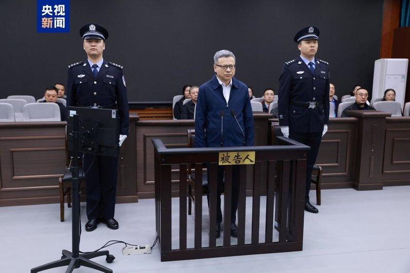 内蒙古兴安盟中级人民法院一审宣判中国大唐集团原总经理寇伟受贿等案,判处死刑、缓期...