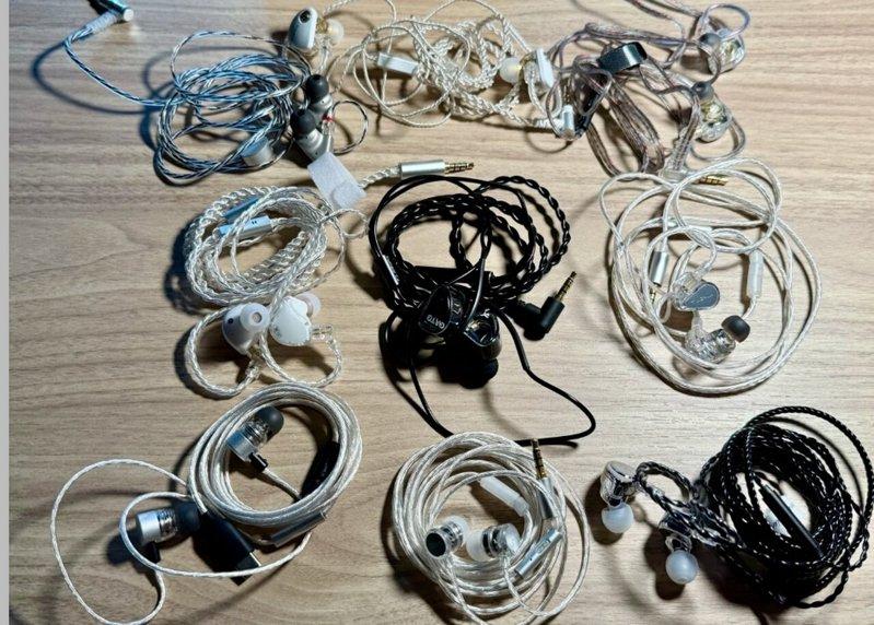 被淘汰了快10年的有线耳机意外走红。(取材自小红书)