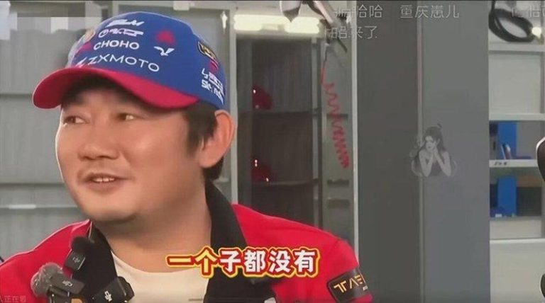 张雪机车夺冠背后「政府1个子儿没出」 官媒忙解释 张雪机车夺冠刷屏后,张雪称「重庆一个子儿都没给」引发热议。(视频截屏)