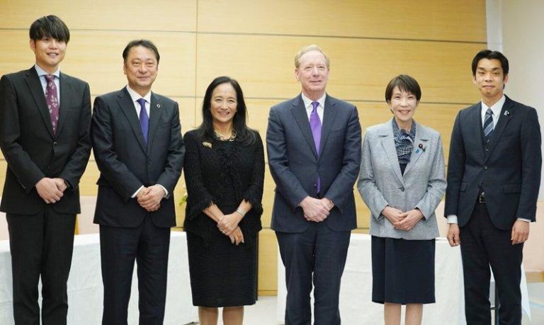 微软宣布砸下100亿美元深耕日本 携手软银强化主权AI布局 微软总裁史密斯(Brad Smith)3日拜会日本首相高市早苗。(欧新社)