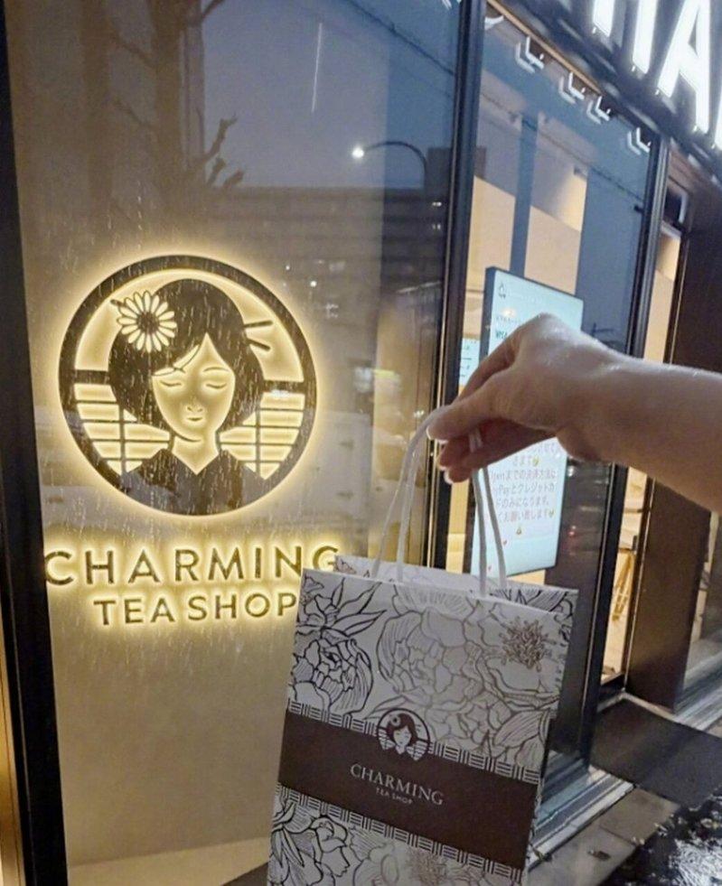 日本奶茶品牌Charming Tea Shop被指抄袭中国的霸王茶姬。(取材自微...