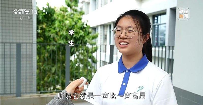 吐槽鸟巢太吵的学生。(取材自央视)