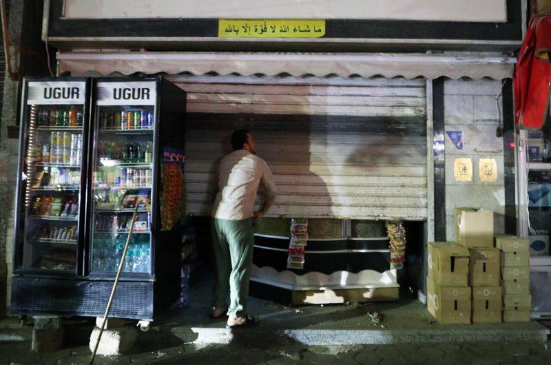 埃及政府日前宣布,为应对美以伊战事导致的供电压力,商铺、商场、餐厅等商业场所应在...