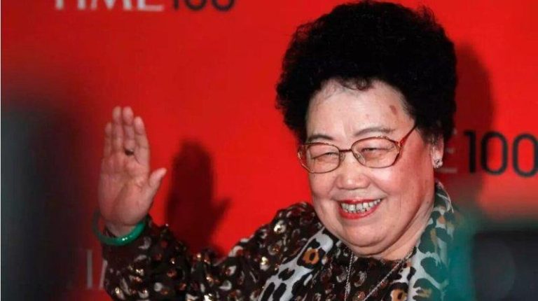 收藏紫檀木到成立博物馆 「第一富婆」陈丽华传奇一生谢幕 陈丽华2012年在纽约出席「时代100之夜」晚宴。(路透数据照片)