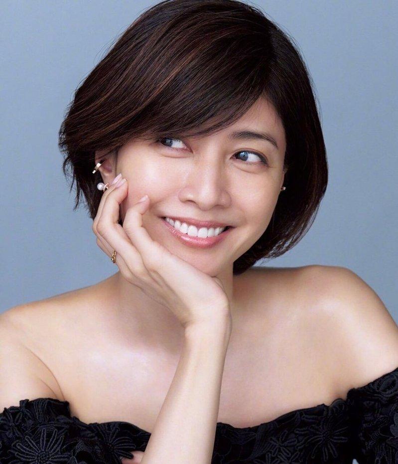 内田有纪(见图)与柏原崇交往15年修成正果。(取材自微博)