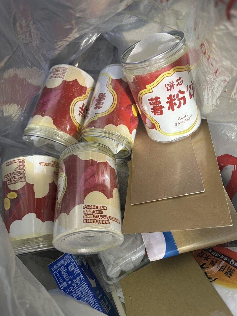 运毒集团在马来西亚将海洛因藏进薯粉饼罐,以随身行李走私来台,刑事局搜出价值400...