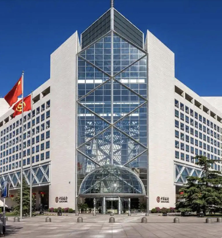 员工遭追回绩效奖金…中国12家上市银行「反向讨薪」近亿人民币 中国银行已连续3年披露相关数据,且金额呈逐年上升趋势,近3年累计追回金额已突破1...