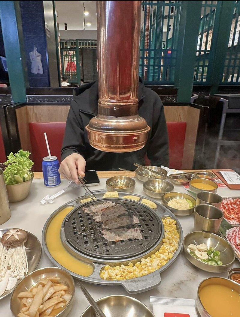 传统的吃大餐相亲模式让不少年轻人觉得喘不过气。(取材自观察者网)
