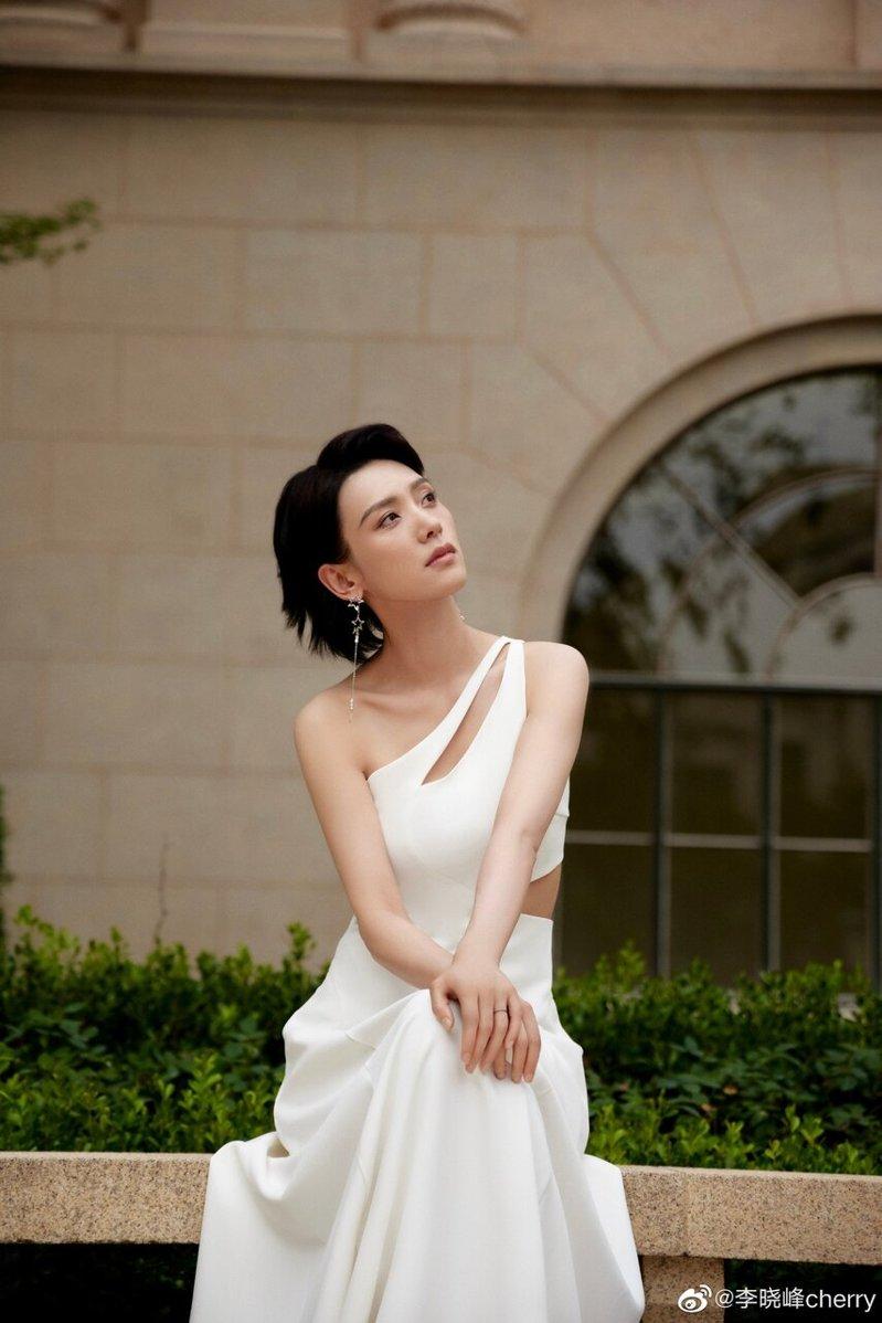 刘恺威与李晓峰(图)2022年大方认爱。(取材自微博)