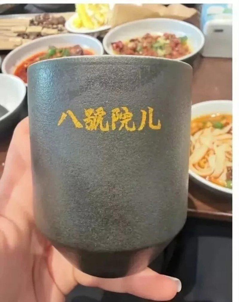 文章开的餐馆「八号院儿」是陕西风味。（视频截屏）