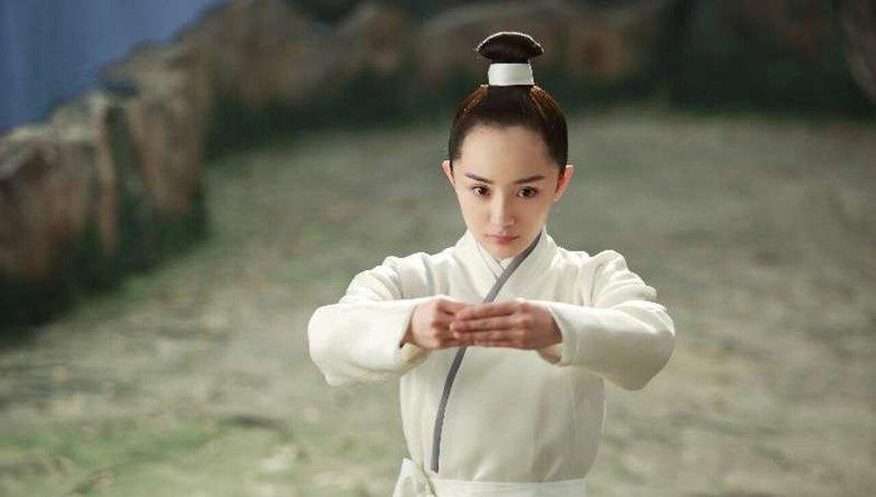 杨幂拍「三生三世十里桃花」时的发量。(取材自微博)