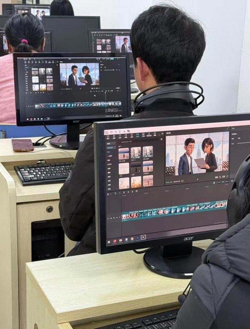AI短剧制作单位培训员工。示意图。(取材自微博)