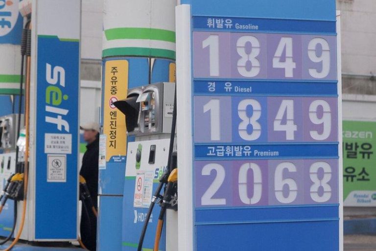 油价、物价双涨生活苦…南韩最高发60万韩元给国民 在野批选前撒币 因应中东情势恶化导致原油与物价双涨,南韩国会在10日通过追加预算,针对所得在后7...