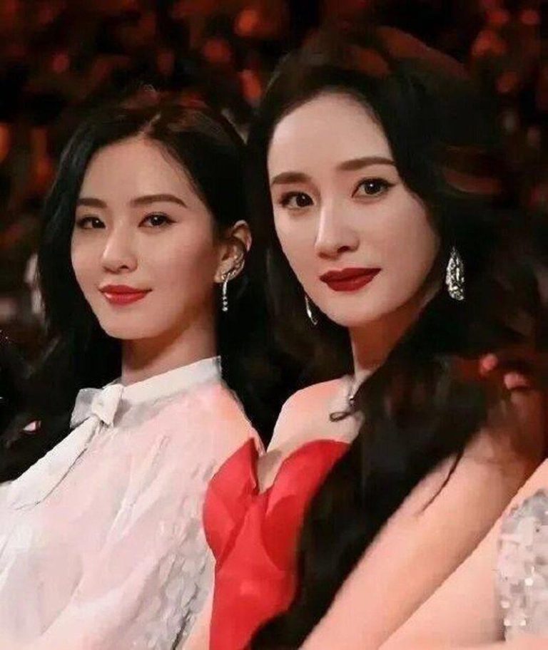 杨幂连5年为刘诗诗庆生 「一见钟情」 互称妹妹、嫂子 杨幂(右)连续五年为刘诗诗庆生。(取材自微博)