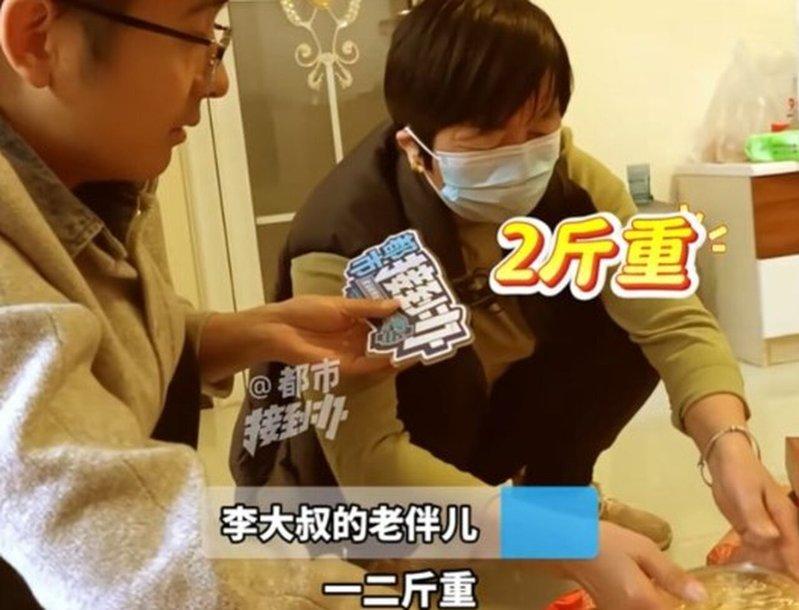有的单个「金币」就达2斤重。（取材自都市快报橙柿交互）